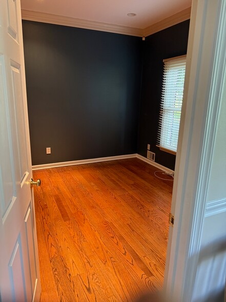 Building Photo - 10225 Tamarack Dr