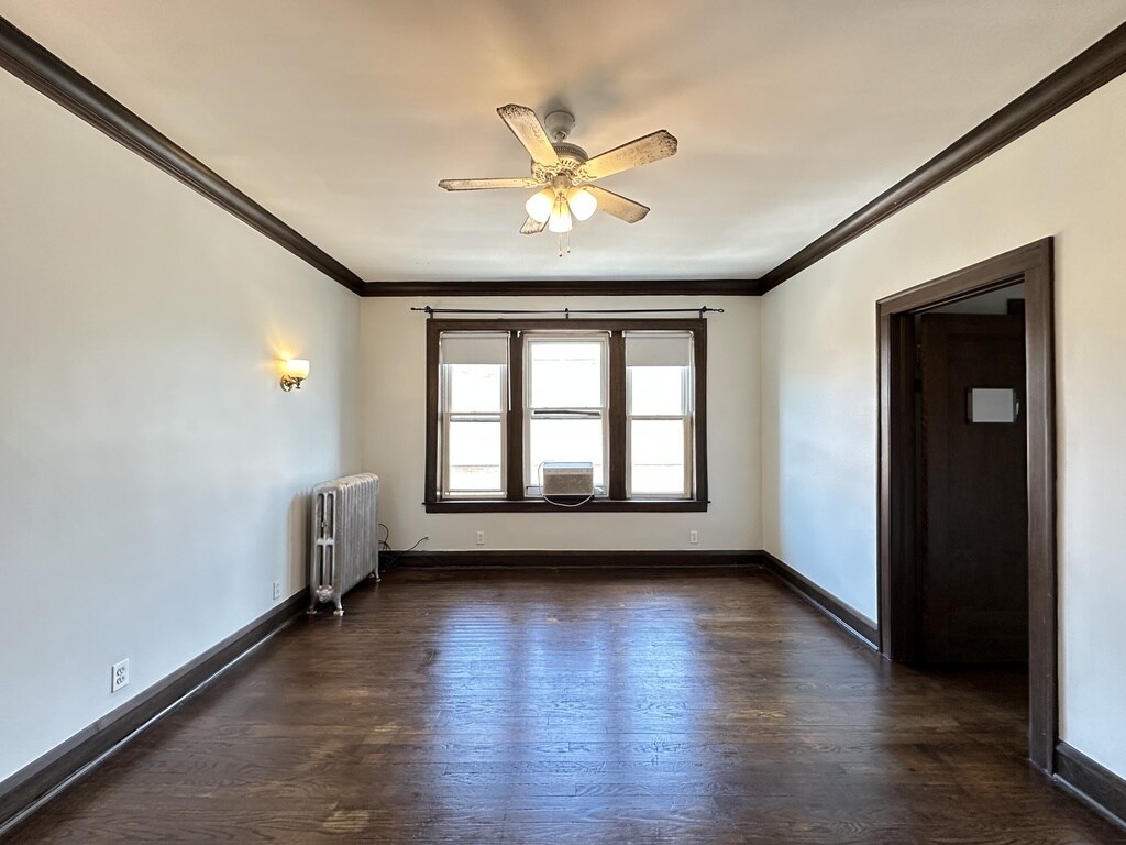 Building Photo - 1367 E 53rd St