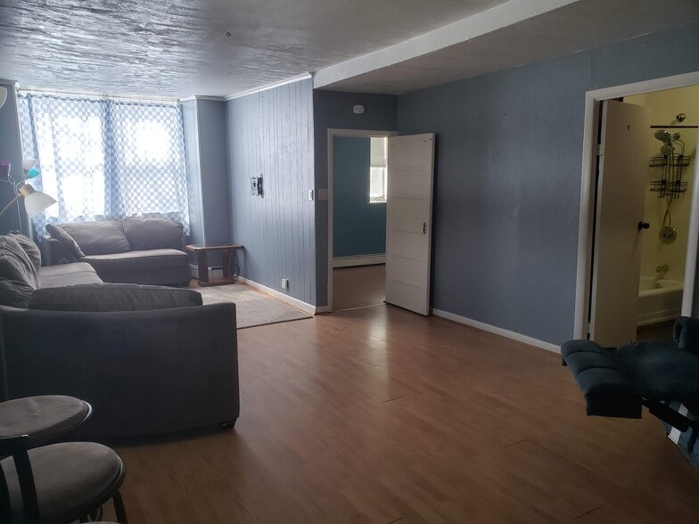 Living Room - 4631 Highway 57