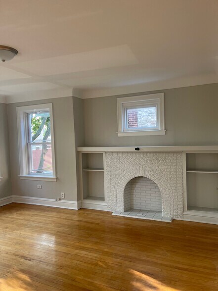 Building Photo - 6321 S Whipple St