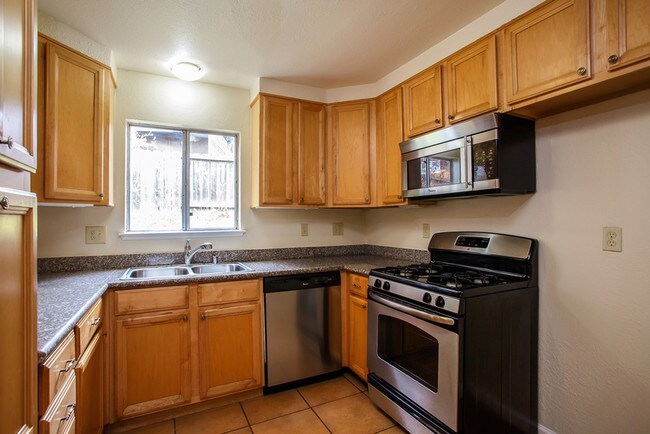 Building Photo - 2772 Sargent Ave