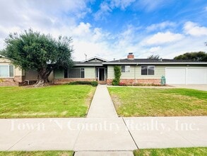 Building Photo - 3 Bedroom South Salinas Home!