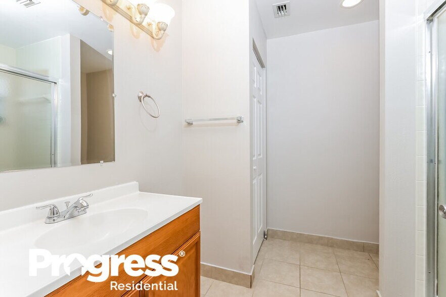 Building Photo - 1725 Shoreside Cir