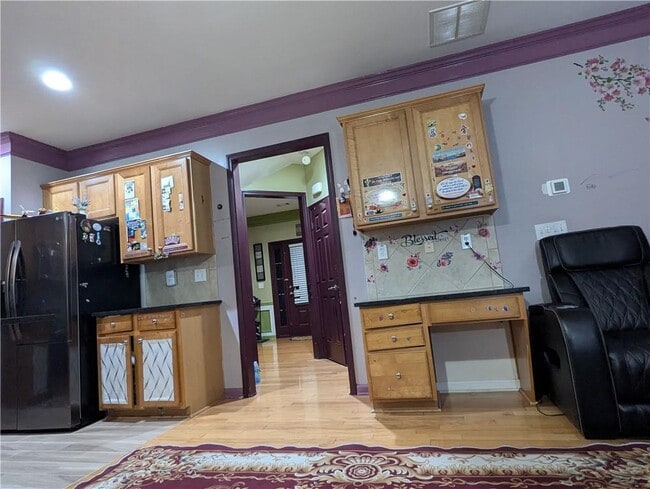 Building Photo - 815 Earlham Dr