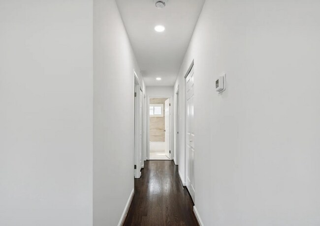 Building Photo - 5522 Lanham Way