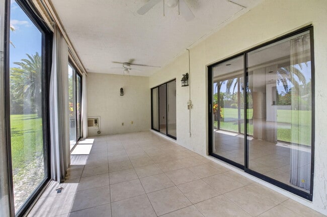 Building Photo - 9264 Vista Del Lago