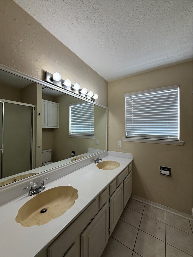 Building Photo - 15307 Pebble Lake Dr