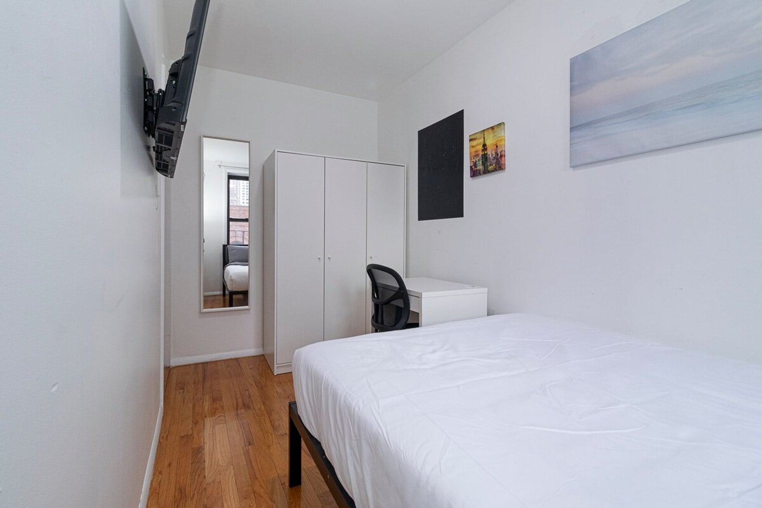 Building Photo - 248 E 91st St