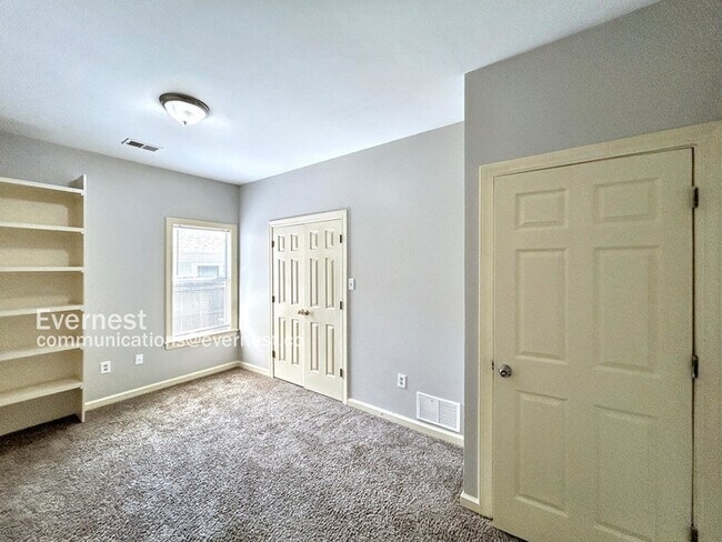 Building Photo - 692 Walnut Valley Ln