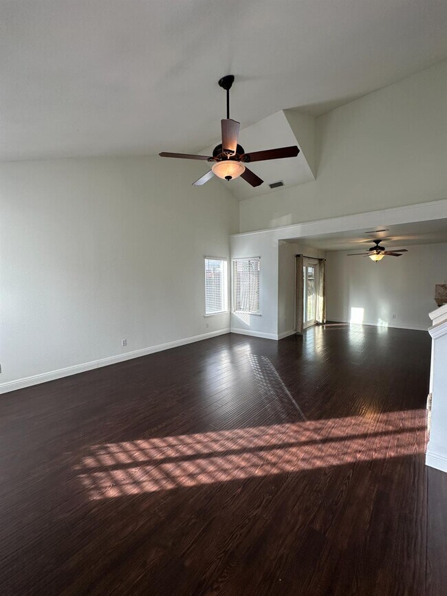 Building Photo - 1816 E Frederick Ave