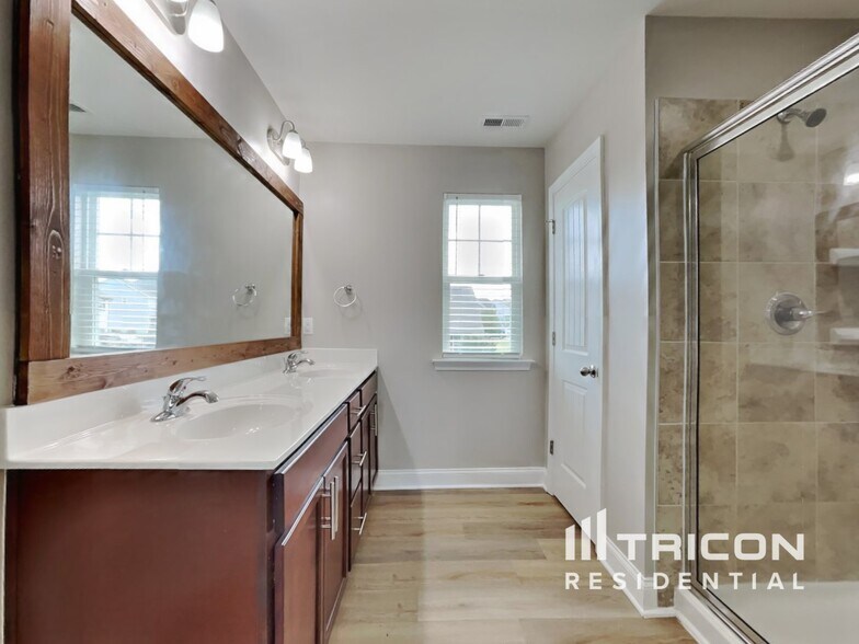 Building Photo - 50 Gallery Park Dr