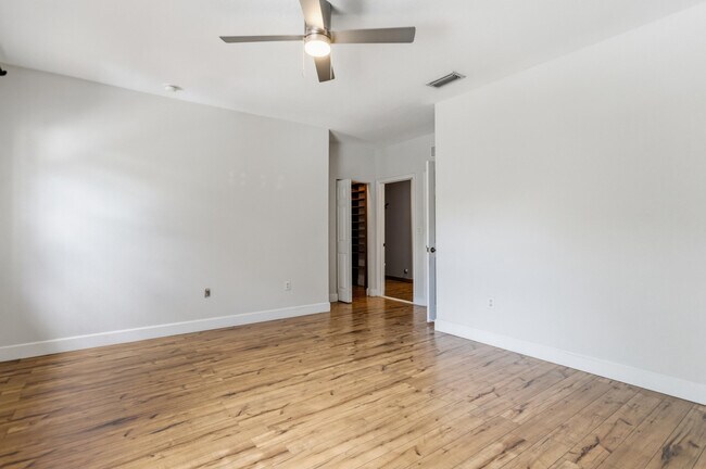 Building Photo - 5056 SW 141st Ave