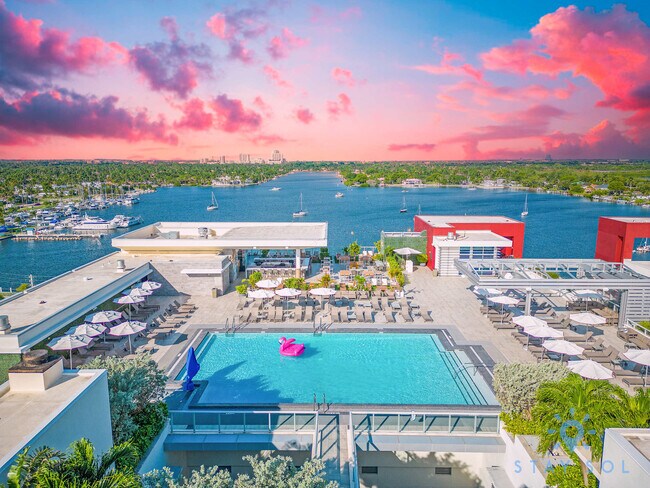 Building Photo - 777 N Ocean Dr