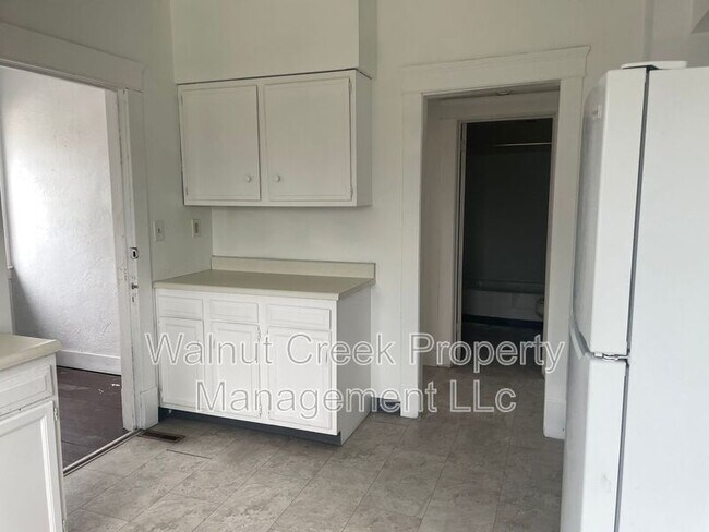 Building Photo - 1184 W 8th St