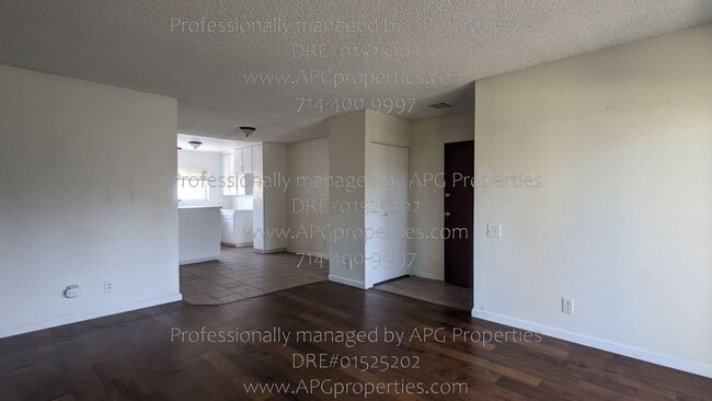 Building Photo - 1850 W Greenleaf Ave