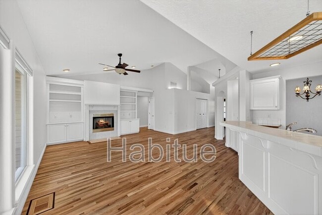 Building Photo - 393 E Trailside Dr