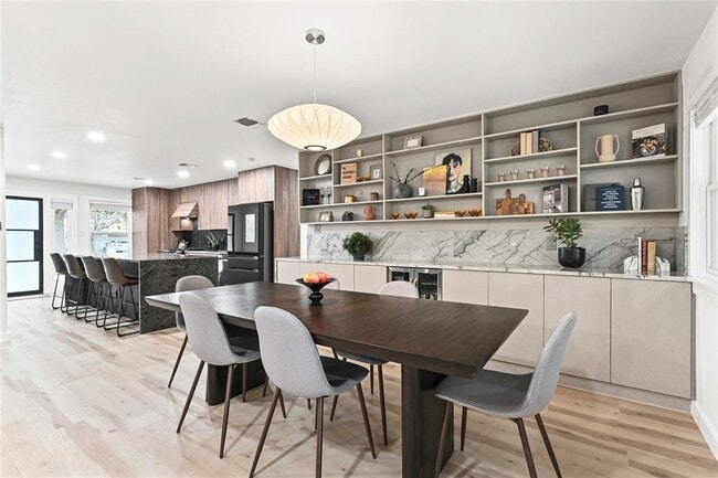 Building Photo - 6906 Lunar Dr