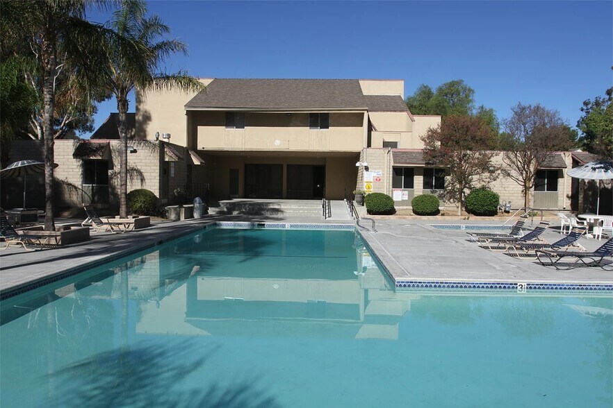 Building Photo - 24518 Nicklaus Dr