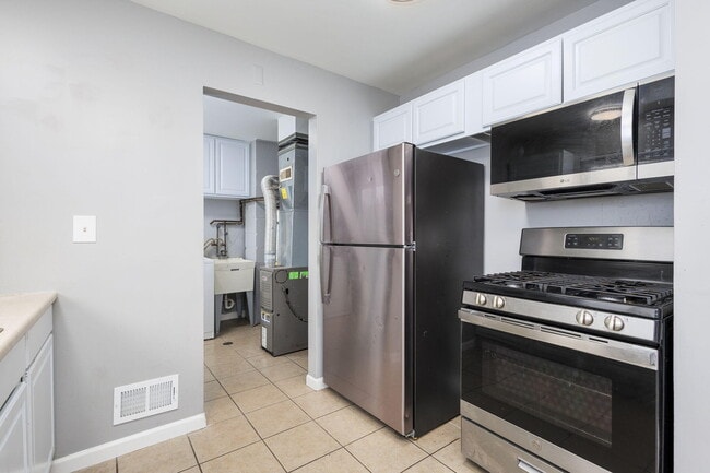 Building Photo - 13679 Sidonie Ave