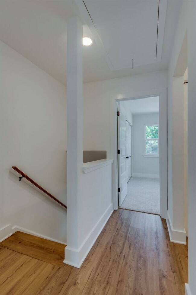 Building Photo - Beautifully remodeled condo