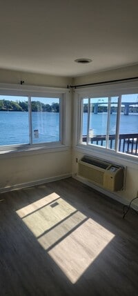 Building Photo - Bath Starboard