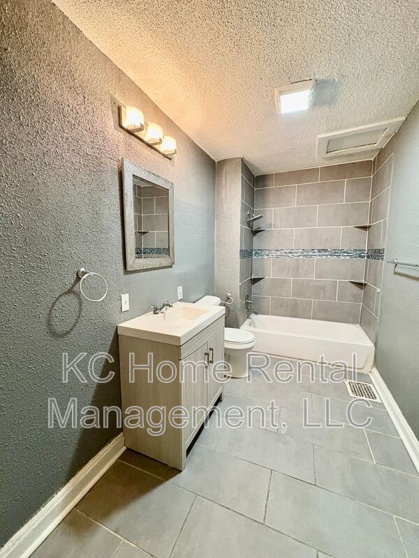 Building Photo - 6103 Walrond Ave