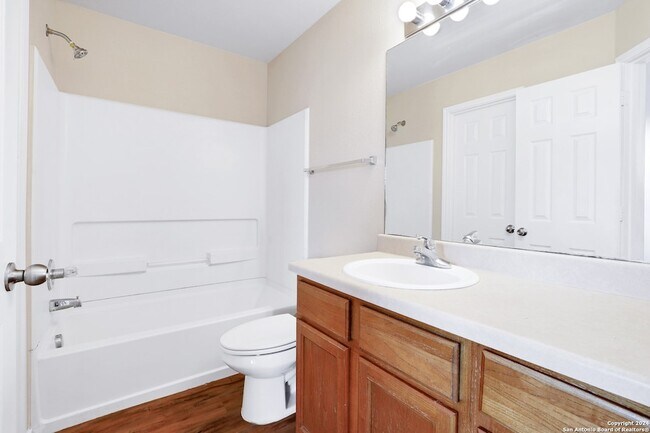 Building Photo - 5815 Golf Bend