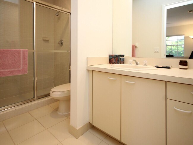 Building Photo - 11877 Pebblewood Dr