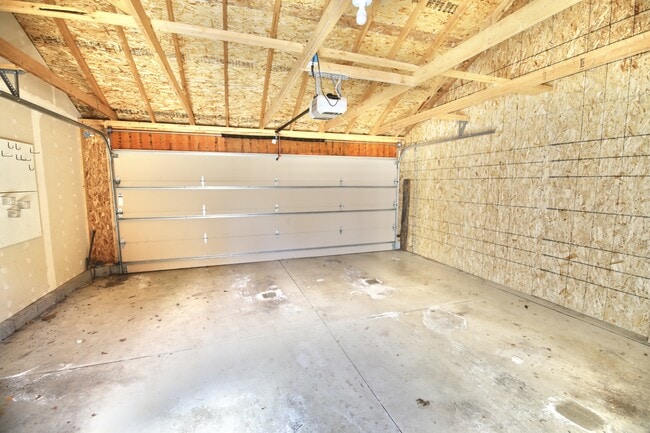 Building Photo - 310 E Beck St