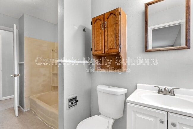 Building Photo - 1324 Columbus Dr