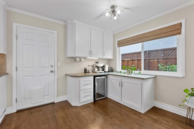 Building Photo - 841 W Latimer Ave