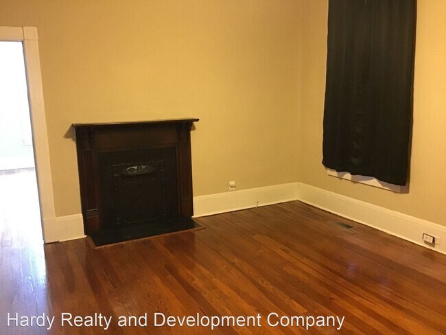 Building Photo - 2 br, 1 bath House - 206 E. 8th Street