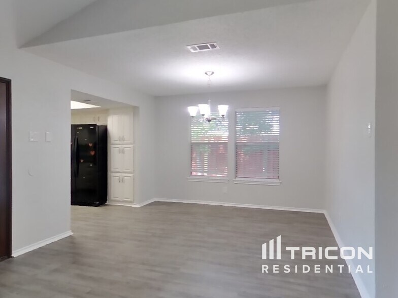 Building Photo - 1130 Wood Heights Dr