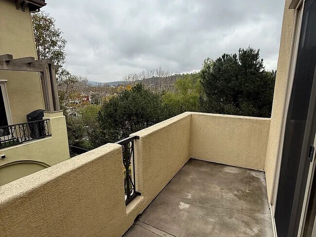 Building Photo - 2696 Escala Cir