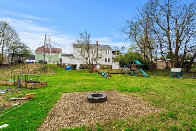 Building Photo - 9 Maple Cir