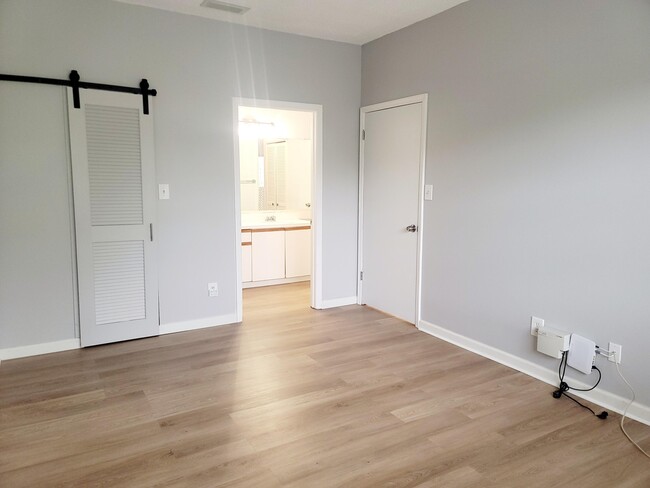 Building Photo - 671 Cypress Lake Blvd
