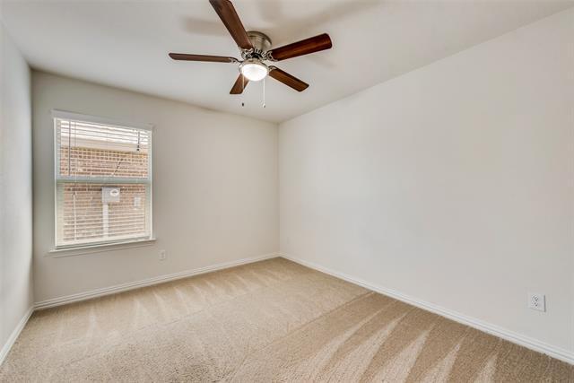 Building Photo - 807 Spruce Ln