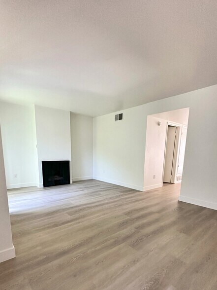 Building Photo - 10125 De Soto Ave