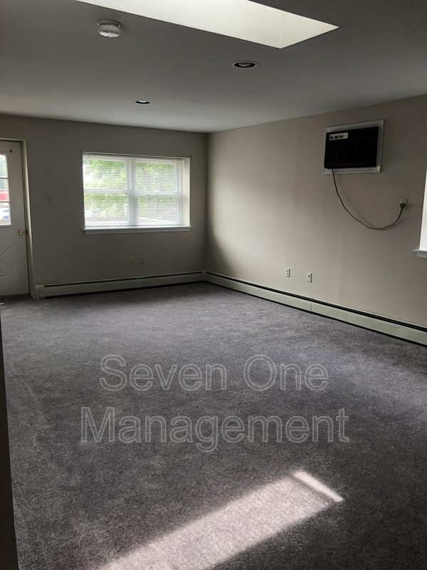 Building Photo - 497 Conarroe St