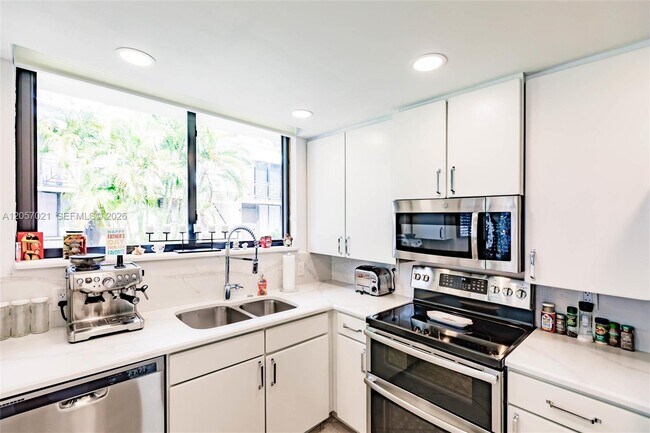 Building Photo - 1586 S Ocean Ln