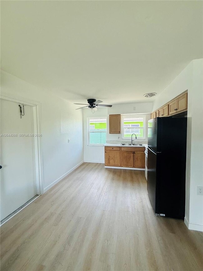 Building Photo - 2423 Jeffcott St
