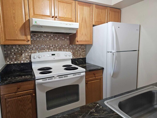 Building Photo - 7091 Golf Colony Ct