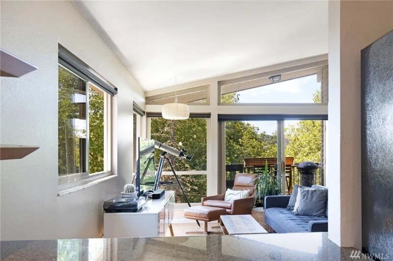 Building Photo - 3607 14th Ave W