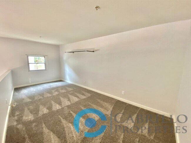 Building Photo - 908 G St