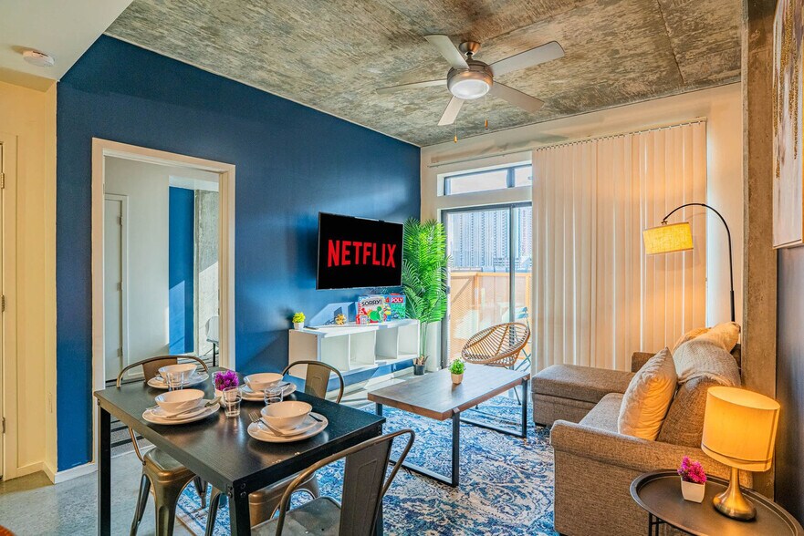 Building Photo - 333 E Roosevelt St