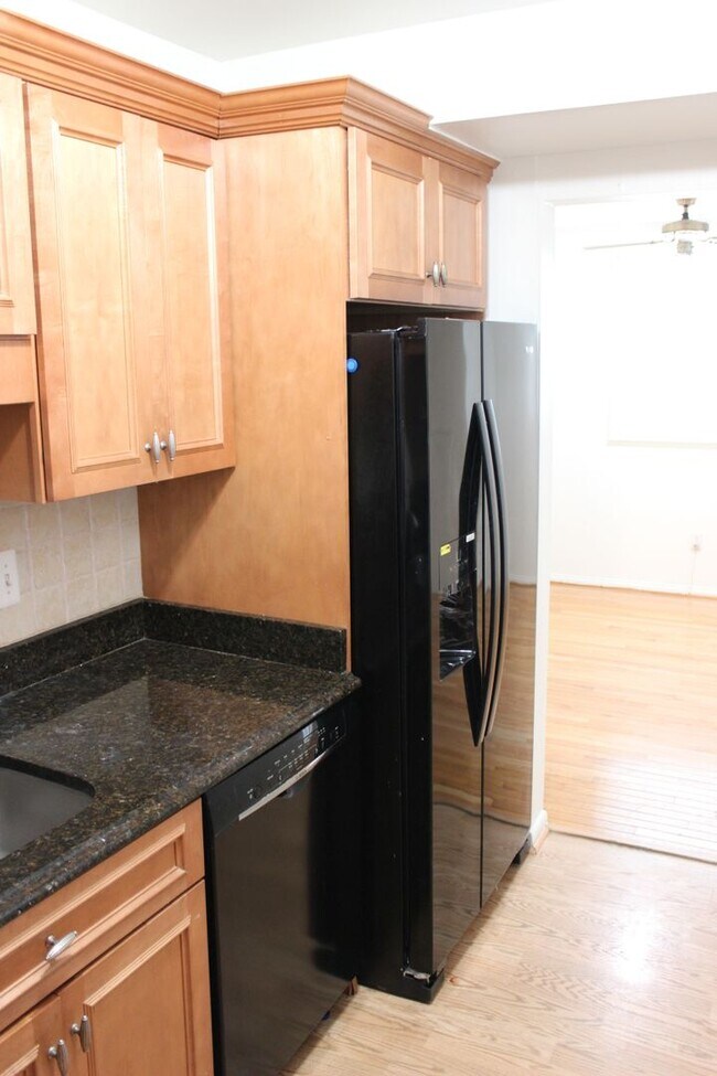 Building Photo - Pristine 2Bed Condo Unit in Warren Lodge!