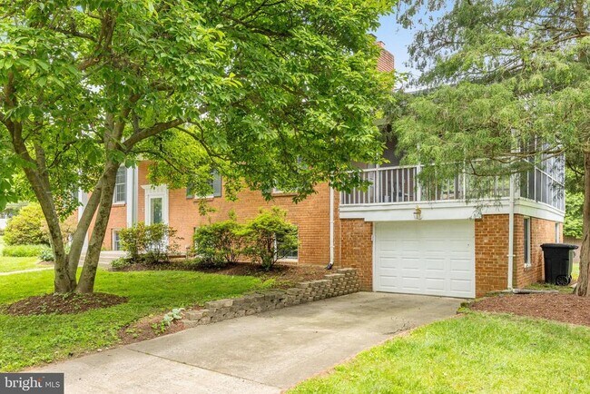 Building Photo - 1023 Westbriar Dr NE