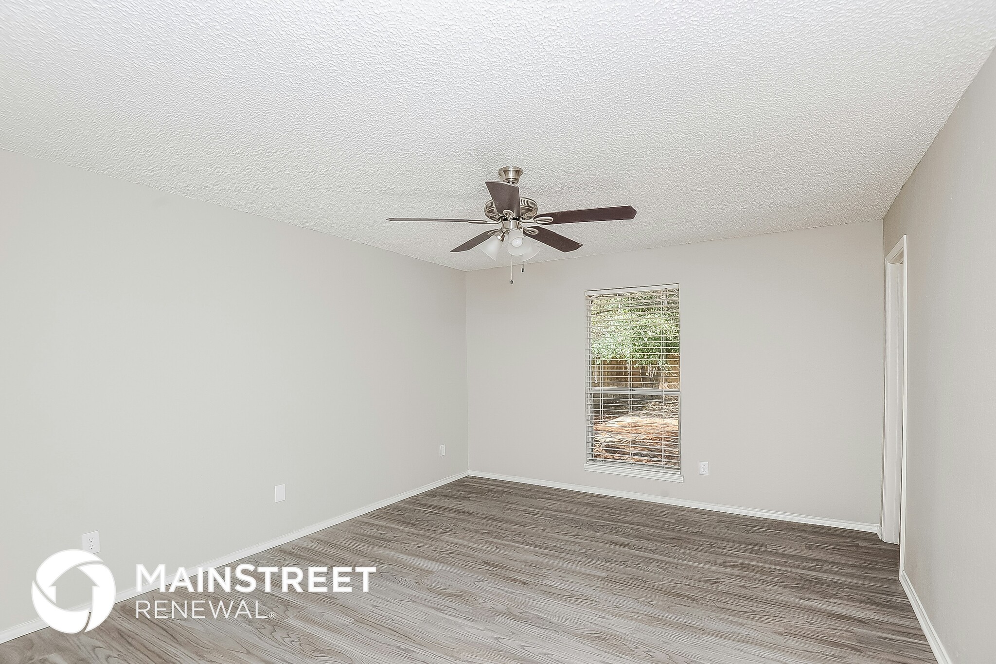 Building Photo - 6400 Rock Springs Dr