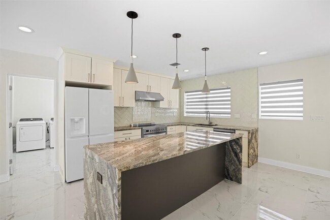 Building Photo - 2116 SE 18th St