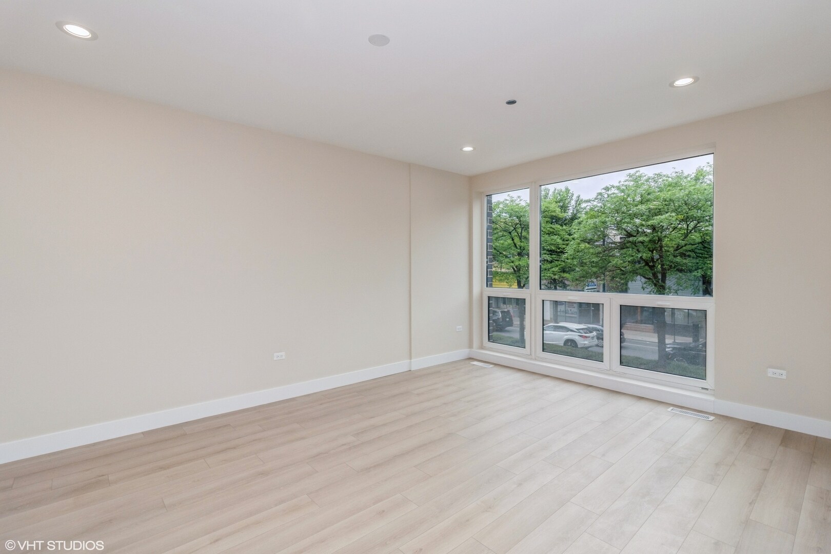 Building Photo - 3045 W Irving Park Rd